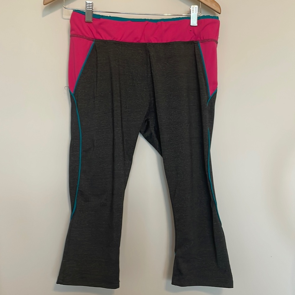 Atmosphere Activewear crop leggings Sz 12 EUC